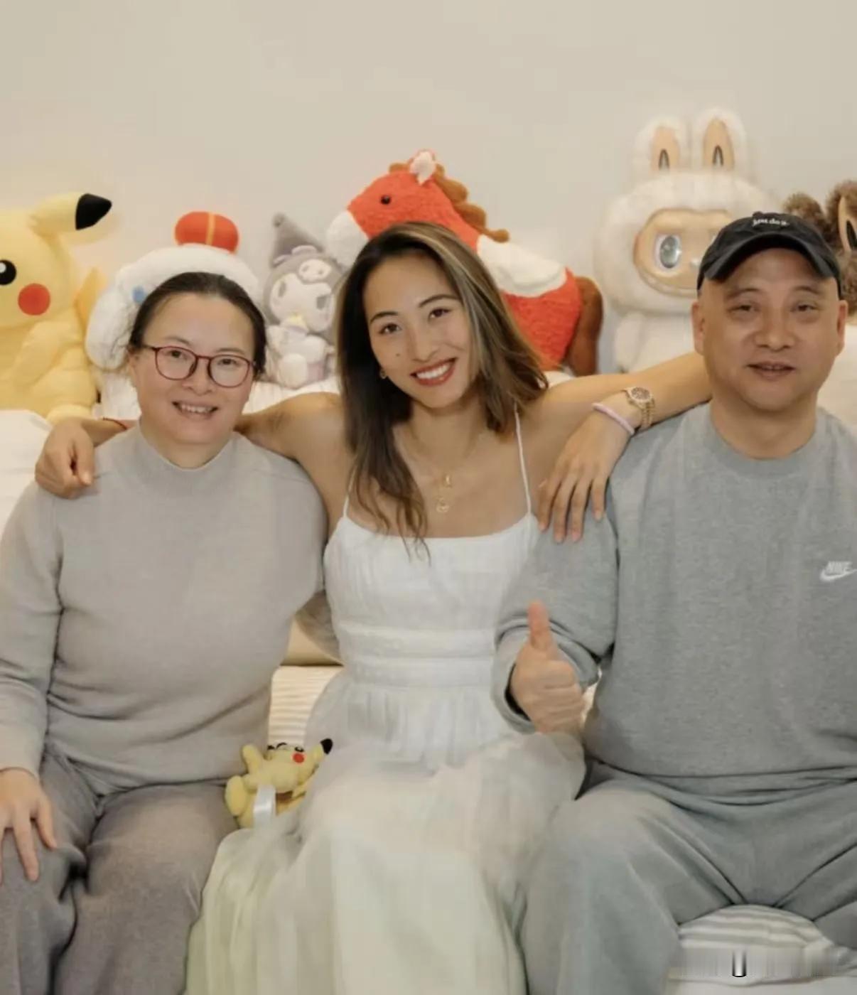 郑钦文的成长之路，也给很多普通父母上了一课：家境普通、学历有限都不可怕，最重要的