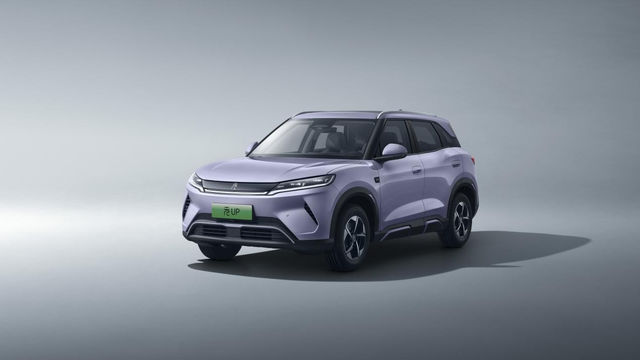 近日，比亚迪元UP增配了一款301KM领航型，新车价格为7.48万元。具体来看，