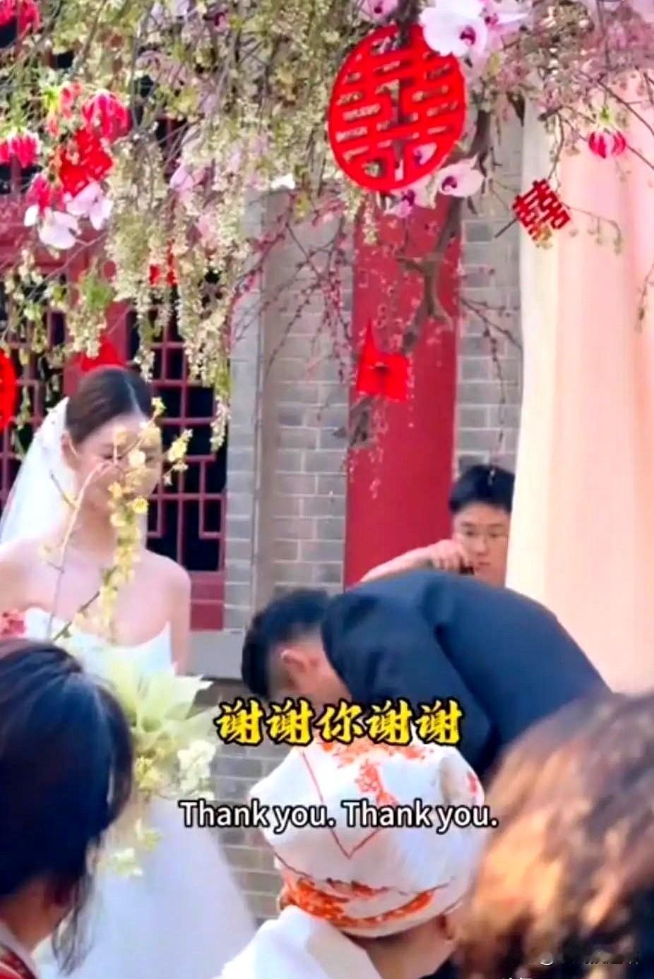 汪小菲最近鞠躬感谢新婚妻子马筱梅的举动，让不少吃瓜群众直呼“有点东西”。这个