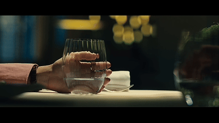 杨采钰新剧假小三钓有妇男真的被爱情没有神话的剧情炸到了。杨采钰饰演的周媚，开局