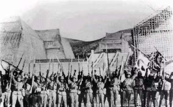 1937年的南京，输就输在，唐生智以为当初朱元璋修的墙，十米高的城垛，厚达18米