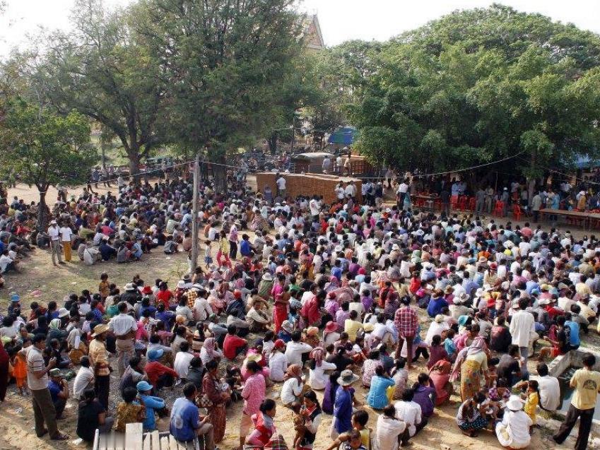 急眼了！泰军猛炸柬埔寨的赌场和电诈园区，民众纷纷逃离！洪森发出“最后通牒”：