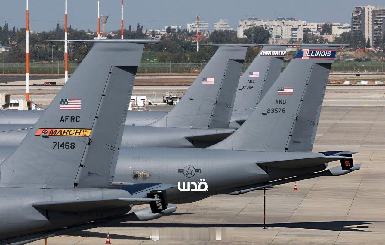 美军加油机停放在以色列本古里安机场的更多照片。