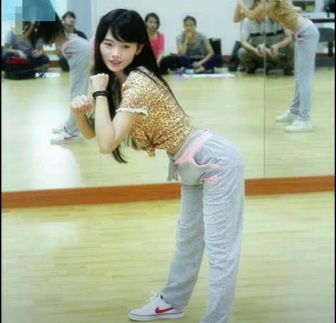 鞠婧祎这五五分身材