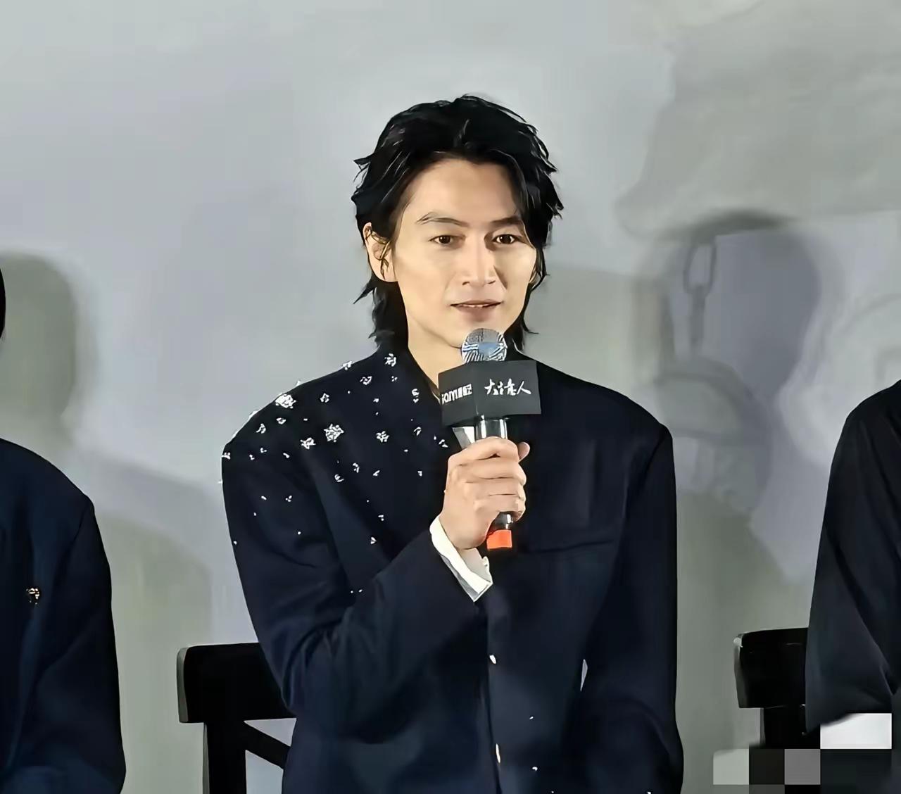 陈晓现身新剧发布会，状态引关注陈晓现身新剧发布会，他的消瘦着实让人吃惊，整个