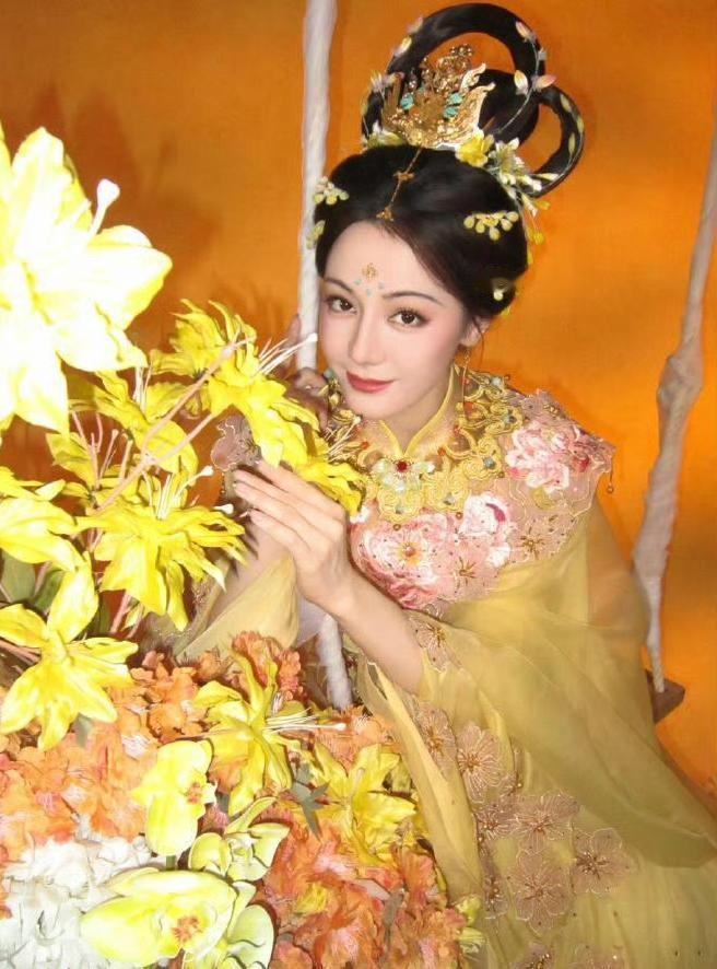 这是热巴最好看的古装造型了吧？怎么美成这样还有人挑啊[捂脸哭]是真的觉得挺美的，但