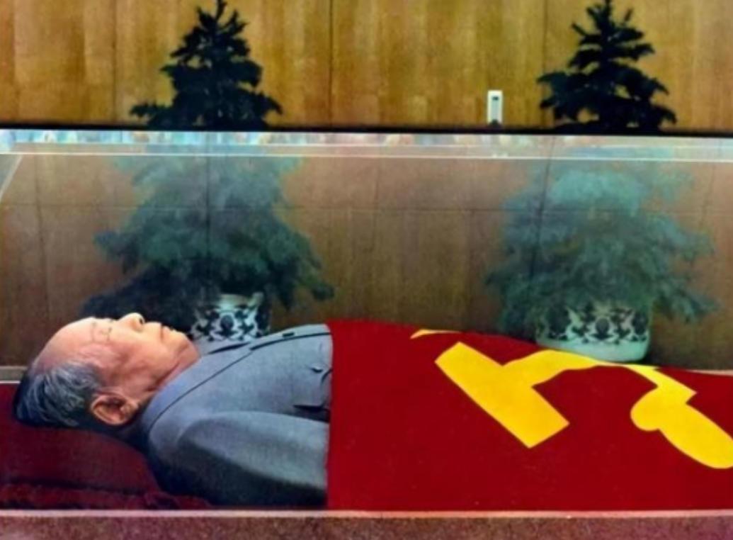 32.2吨东海水晶，2000℃以上的高温焊接，纯度六个九——99.9999%。这