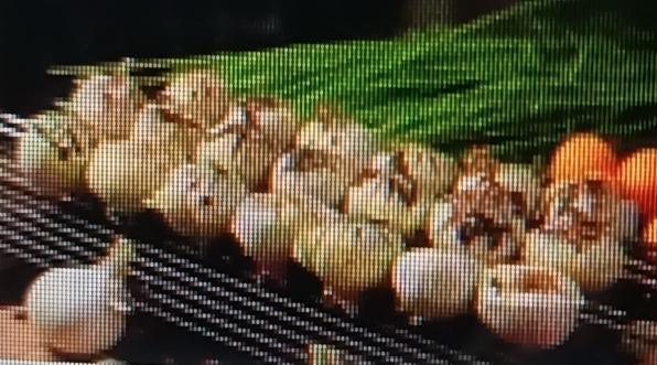 老一辈把大蒜放火上烤一烤的做法真挺妙。我老公吃了三天，直夸这传统做法好。平时炒菜