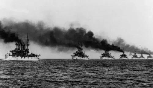 在一战前老美造出了16艘前无畏舰，然后直接刷成白漆拉出去全球浪了一圈，装是很成功