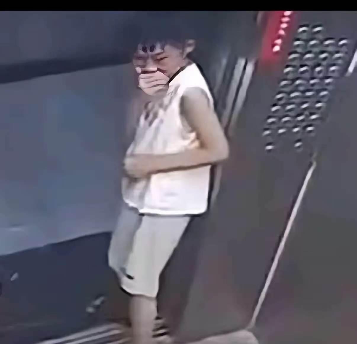 看了笑死了！湖北仙桃电梯事件，两女子在电梯里发生争执，旁边的小男孩居然在