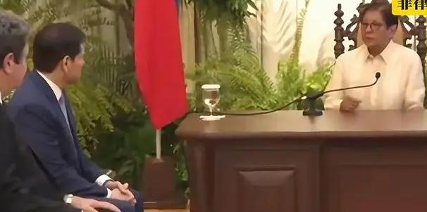 白宫经典“训话式”接见再现菲律宾，不同的是这次轮到美国了。2026年7月