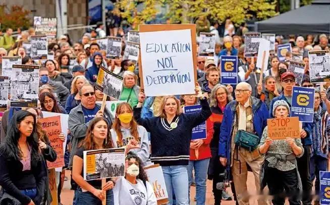 美国签证大扫荡！5500万外籍人员被审查！签证危机特朗普排外学生签证风暴