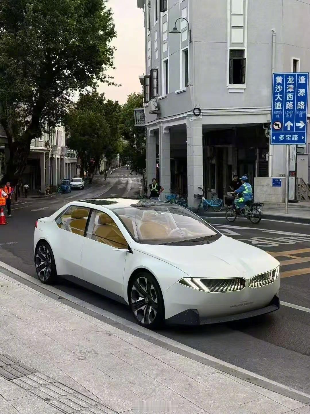宝马概念车VisionNeueKlasse在广州～历史和未来的碰撞💥宝马