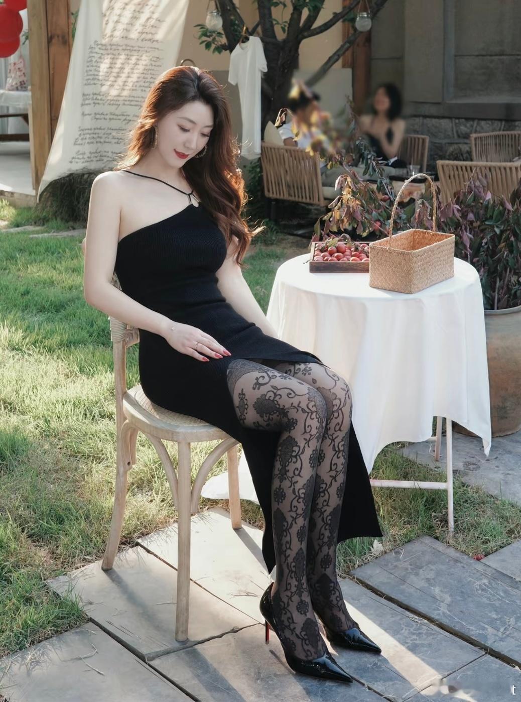 提花丝袜少妇