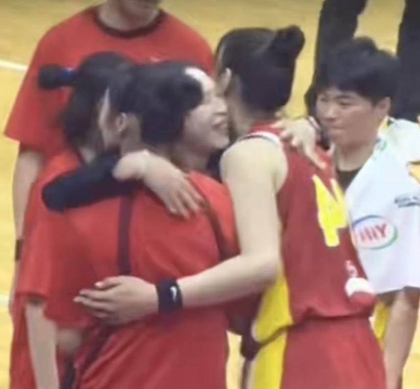 80：65！女篮5后卫数据一览，30岁老将5失误宫鲁鸣这次排出双塔阵容对阵比