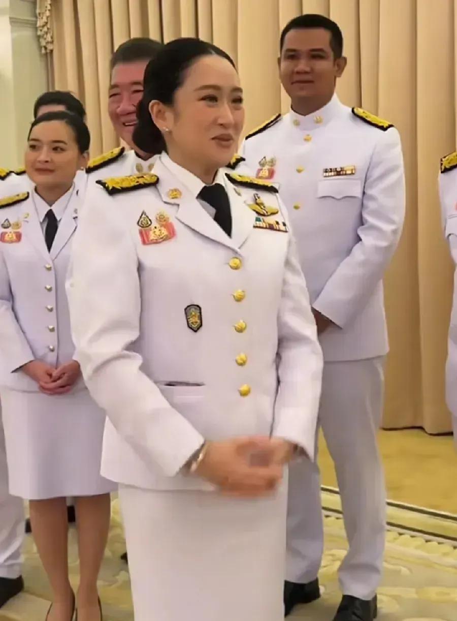 佩通坦背后有高人啊，只用了一天时间就证明了自己，强势回归，泰国国王拉玛十世和军方