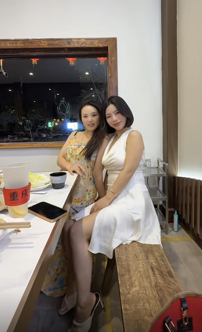 和姐妹出来当然要美美的拍个照啦！