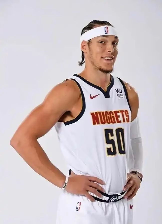 NBA掘金队约基奇身边的优秀队友1、穆雷——28岁，生涯第10年，赛季至今场均2