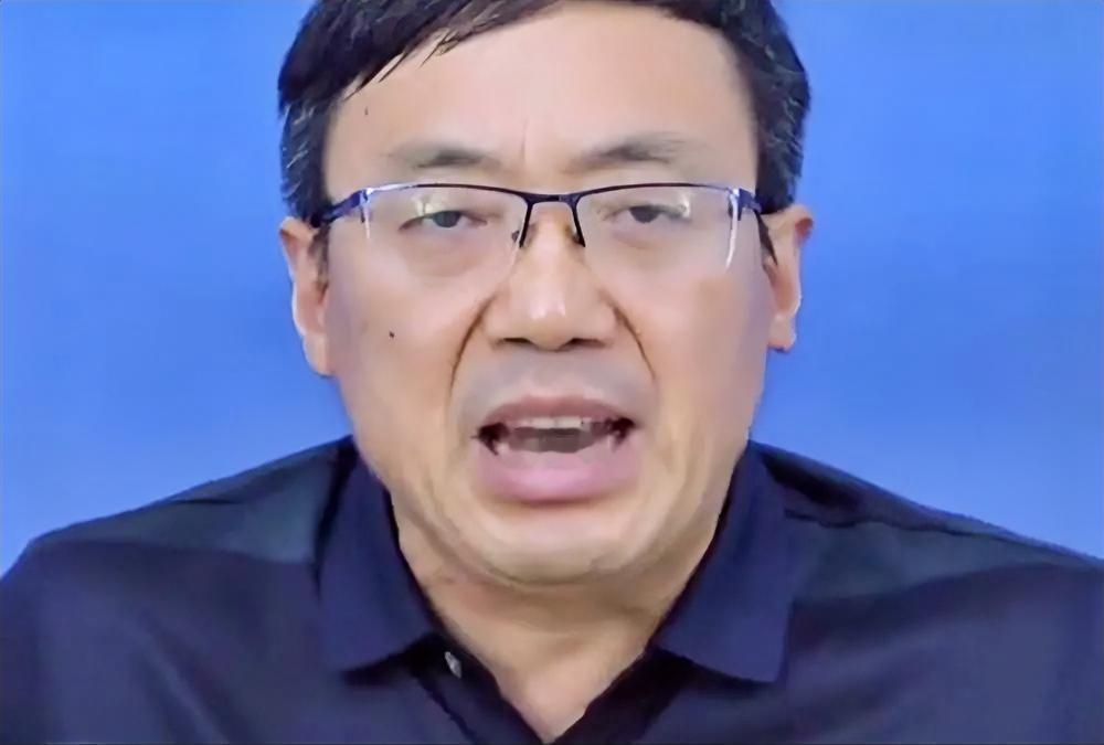 汤家凤8月6日提出一个发人深省的问题：爱国为什么不能大胆说出来？有网友说，现