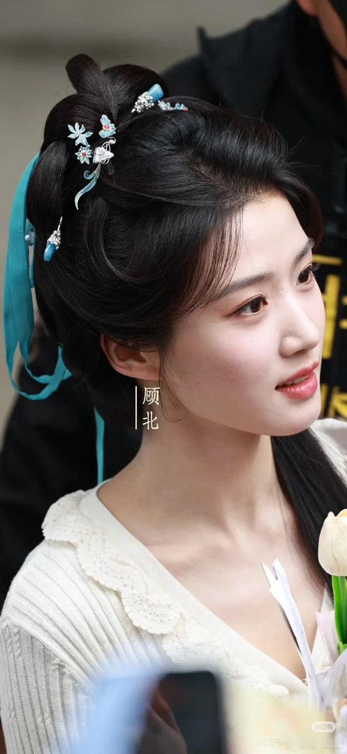 不能因为保留了一部分皮肤质感就说是生图吧