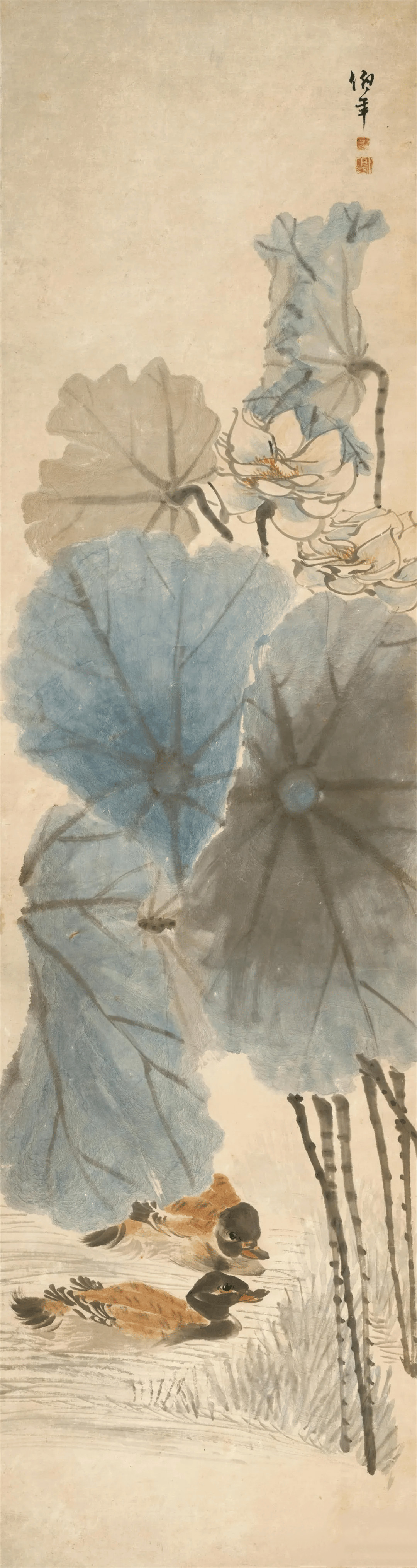 清任伯年荷花鸳鸯图纸本40x150。任伯年，（1840～1896），名颐，字