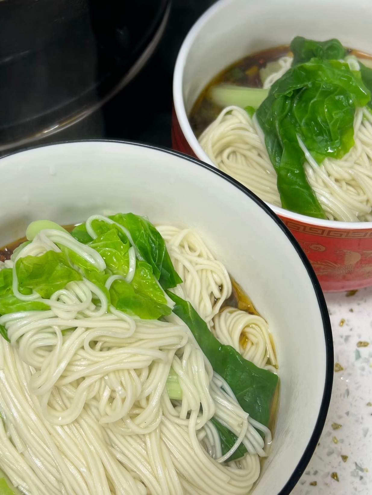 午餐吃个青菜加面条，配个流油咸鸭蛋，美味。简简单单又一餐🤩​​​