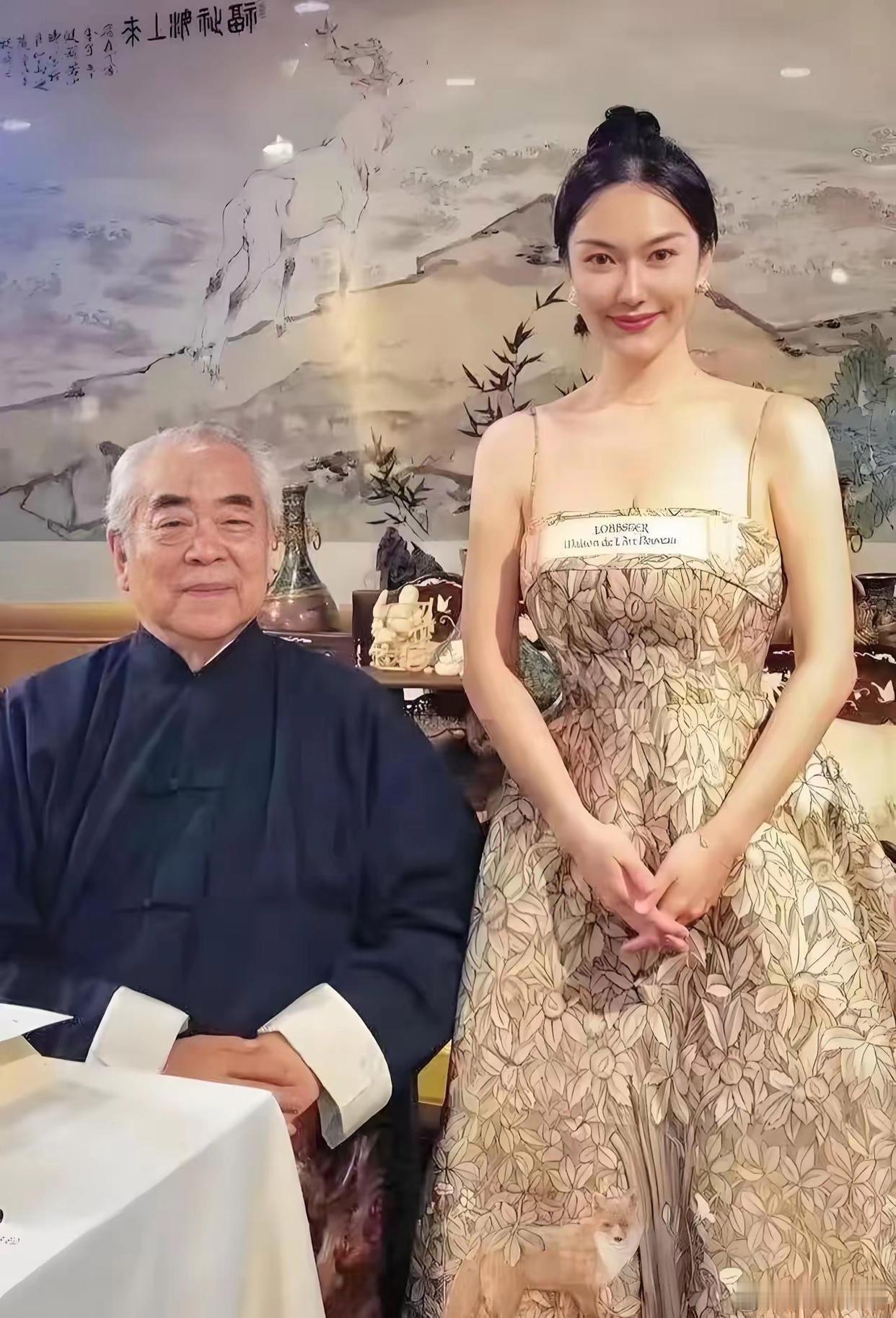 武大徐小姐只用了两年功夫，从一无所有到身价数亿。别人收藏名人字画，徐大小姐收藏名