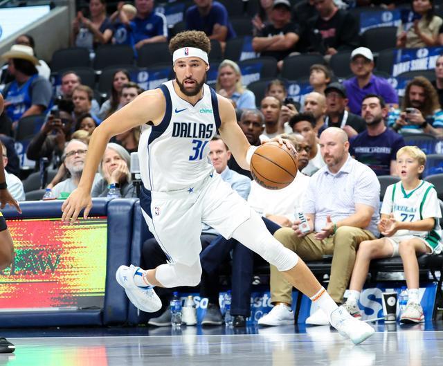 最近克莱脾气有点大。刚和灰熊球星莫兰特起冲突，到热火客场又和热火球员起矛盾，大