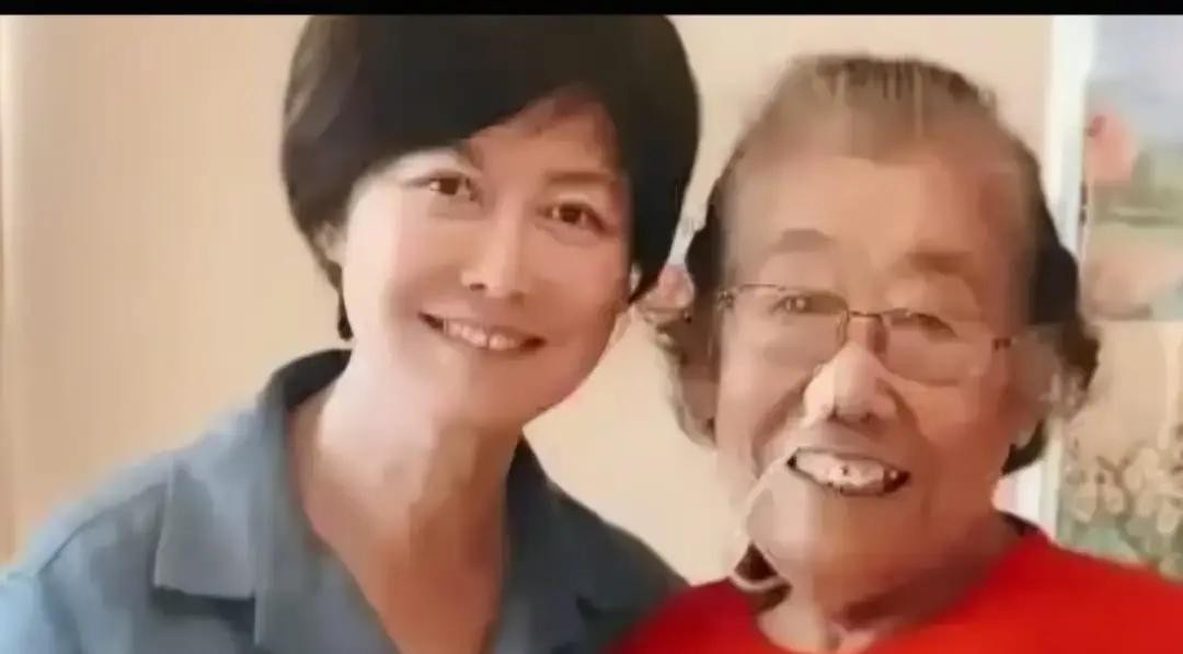 敬一丹，2026年6月突发急性脑出血，三个多月后走了。消息冲上热搜时，很多人的第一反应是不相信。网上