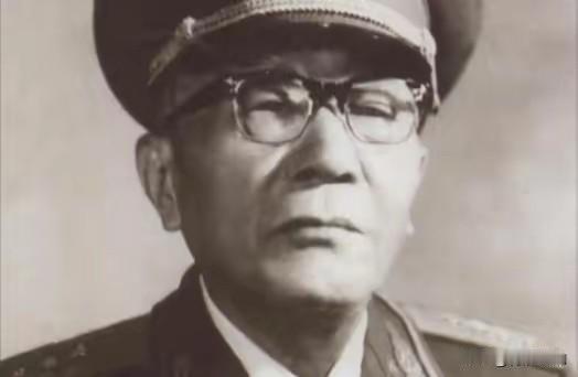 1980年，钟伟将被平反后，找黄克诚要他的老房子，黄克诚大骂：我看你是越老越糊涂