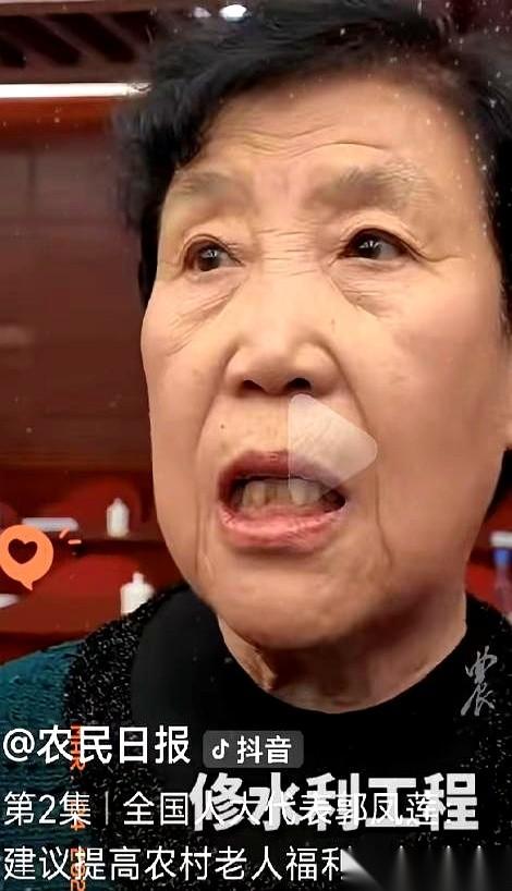 网上有人说，农民没交过社保，凭什么给他们涨养老金？我看到这话，真是气得都想笑。