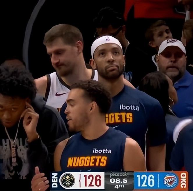 掘金主教练的换人，雷迪克敢吗？对阵雷霆的最后一次防守，掘金换下了约基奇、穆雷