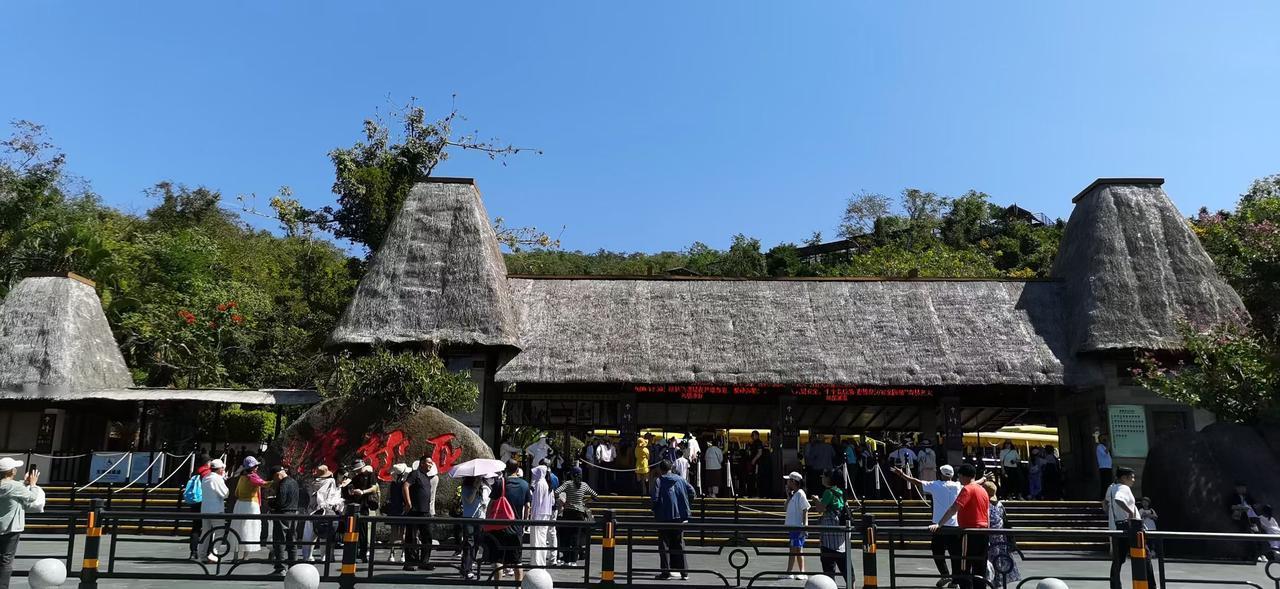 退休后，咱就一个任务：开开心心活着人这一辈子，忙忙碌碌几十年，上班时操心工