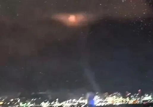 发电厂炸了！伊朗现在终于找到了战争的诀窍、开始炸以色列的发电厂了！据说以色列发现