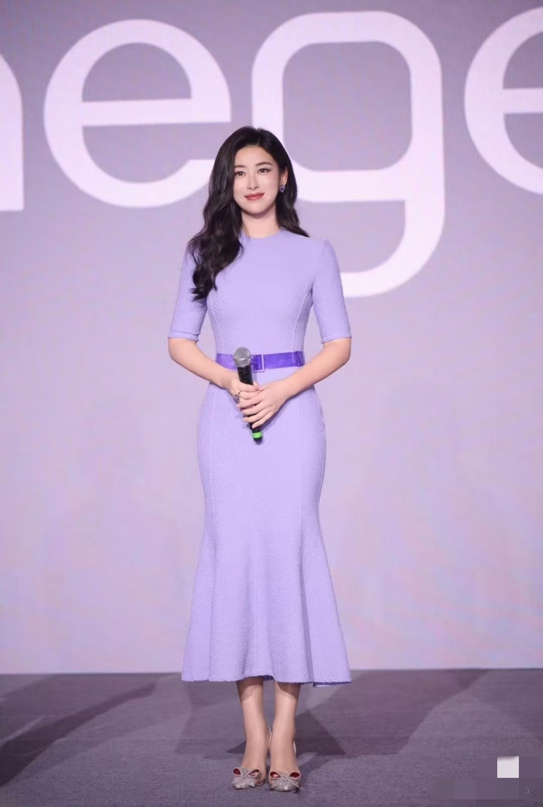 听了牢A的直播，再看朱珠，有了不一样的发现。这些有国外留学生活经历的女明星