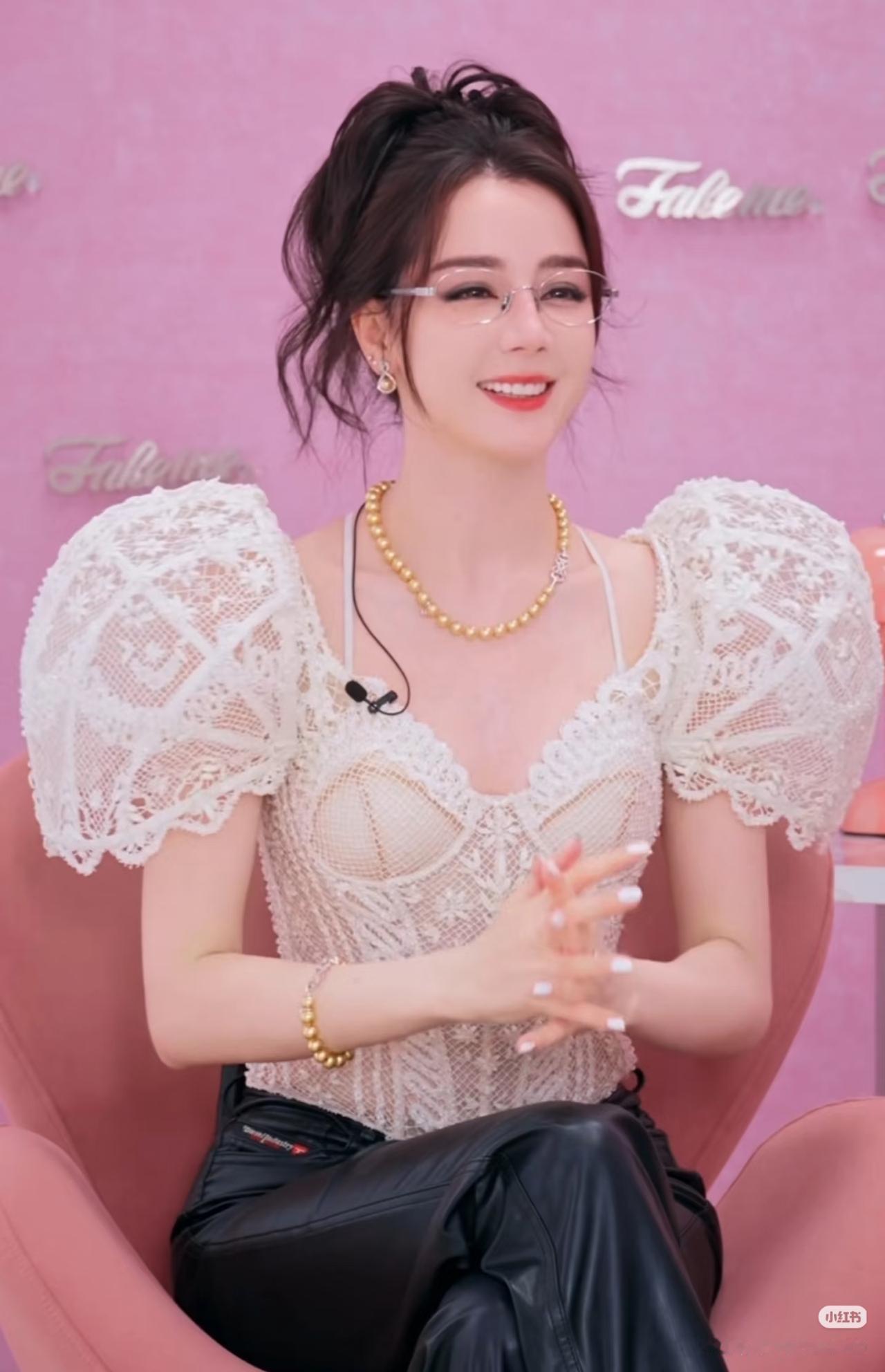 迪丽热巴的皮肤我不评价，迪丽热巴的演技我也不评价，有一点，我实在接受不了，那