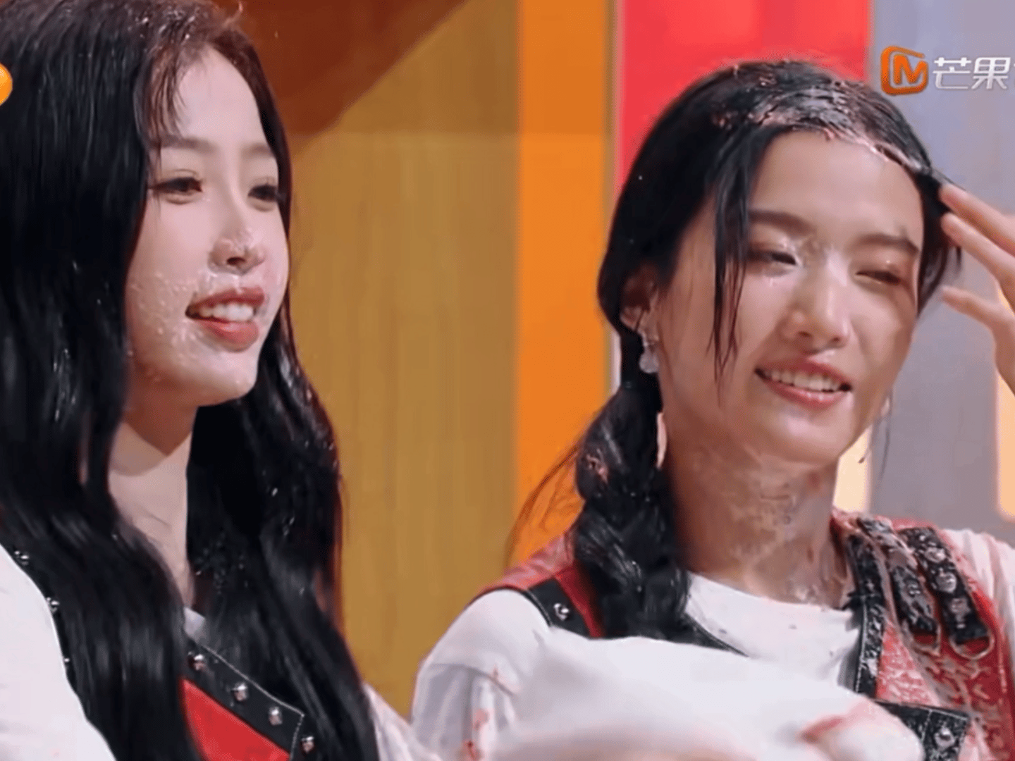 虞书欣卢昱晓同框谁状态更好