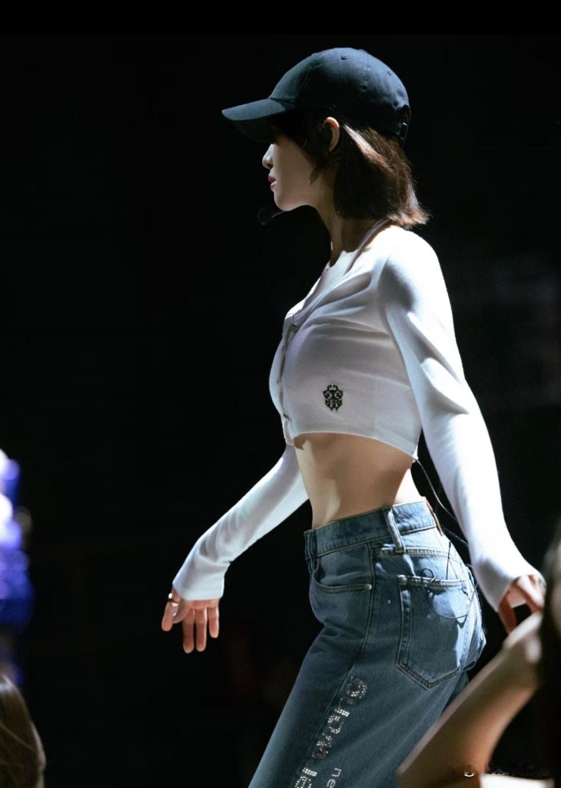 宋茜这套舞台私服太会搭了，直接戳中我审美