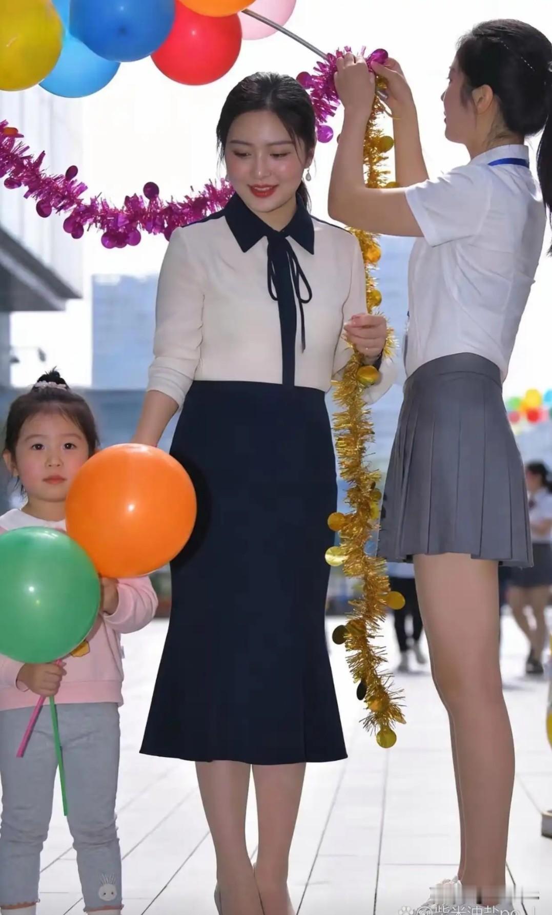 家长眼里的最美女教师，珠圆玉润，越看越喜欢！