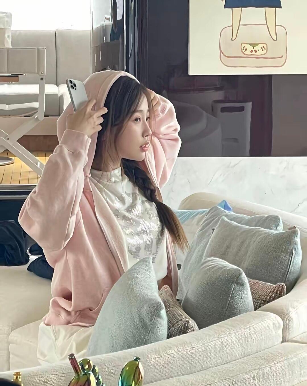 虞书欣的侧脸这不还行吗，没那么虐