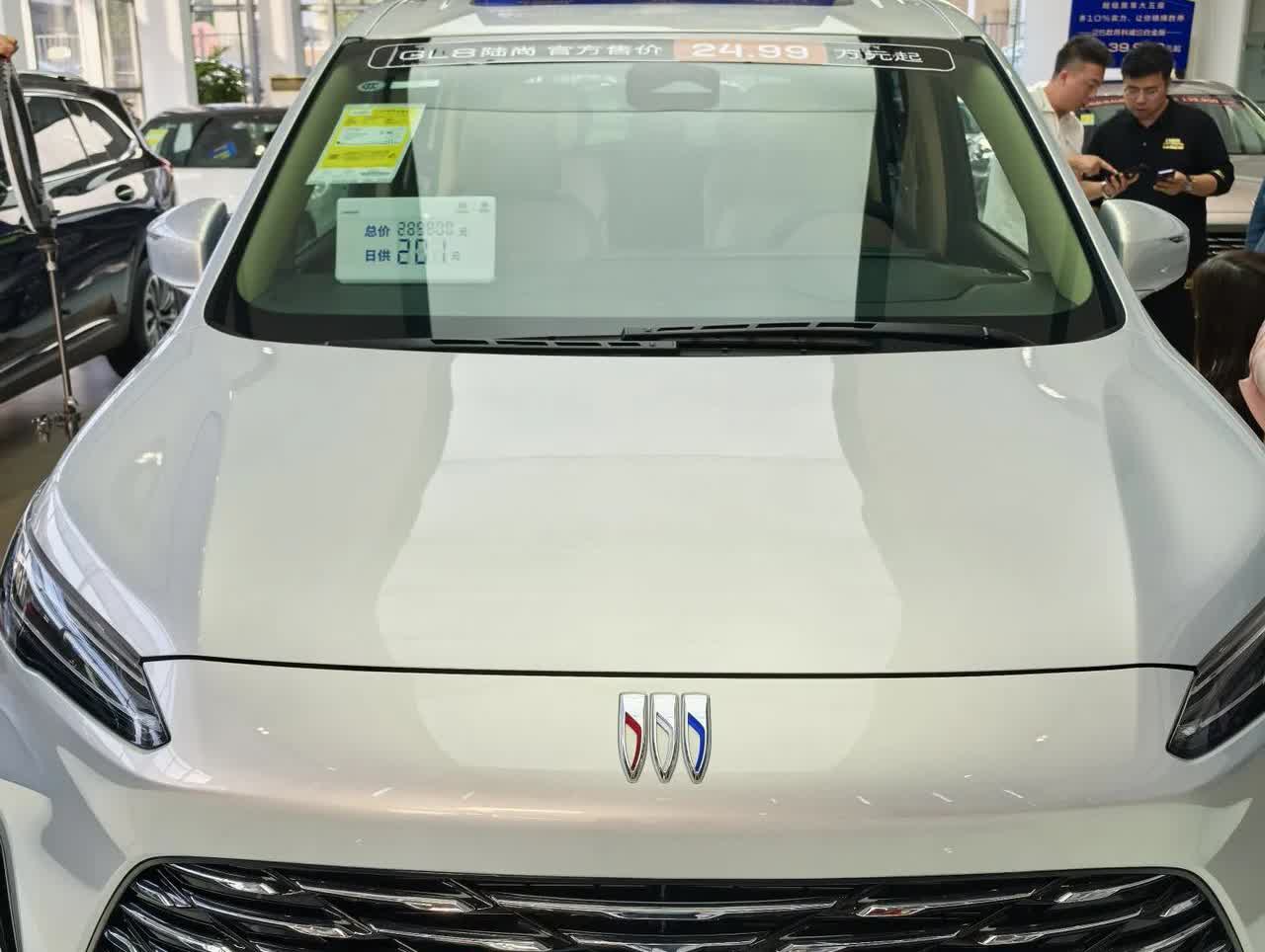 圆梦五一假期的时候，我们在恒隆别克4S店订下了人生中的第五辆汽车——GL8陆