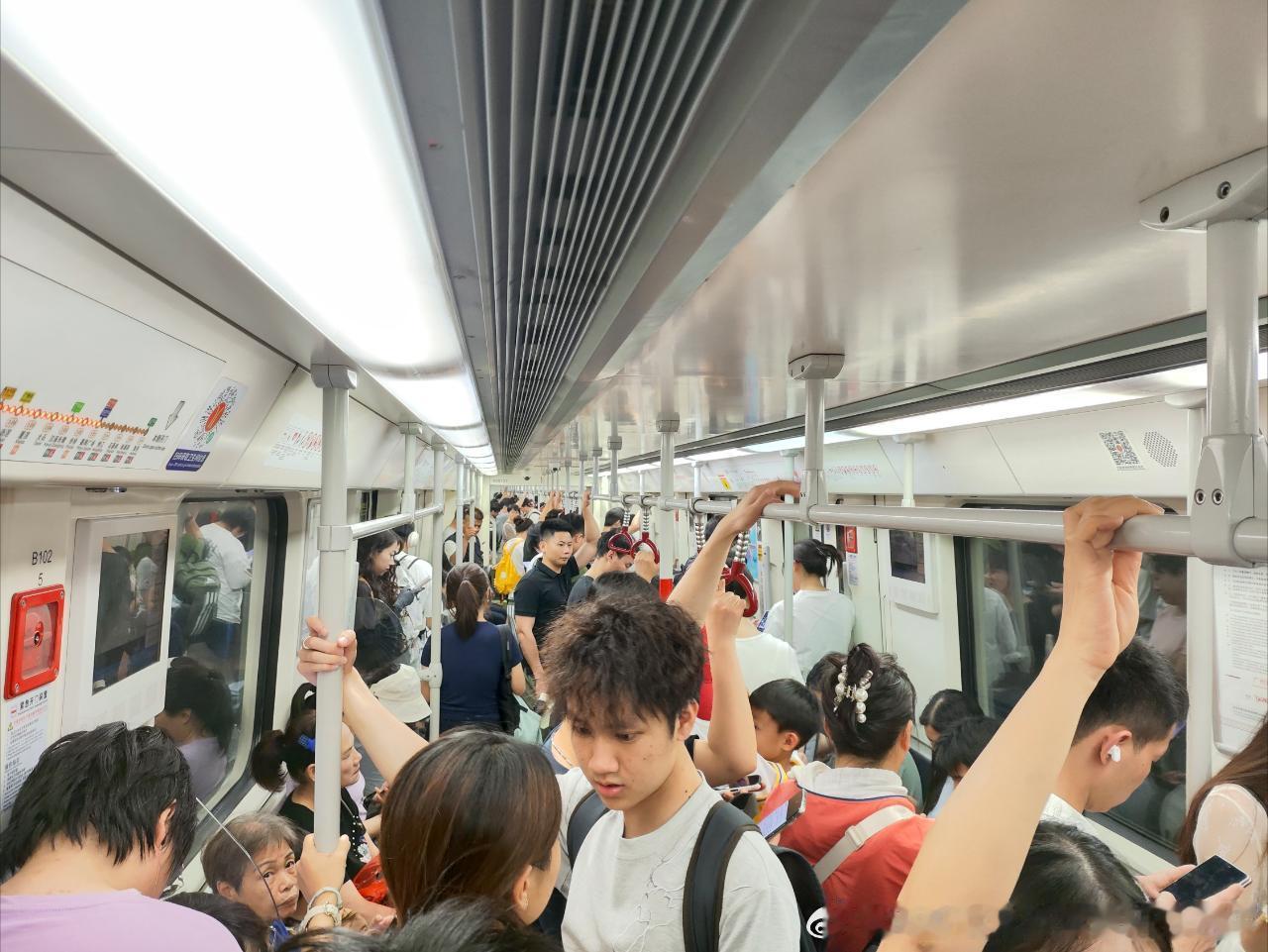 2026年6月7日（周日，，广州阴有小到中雨，25-32℃）广州地铁...