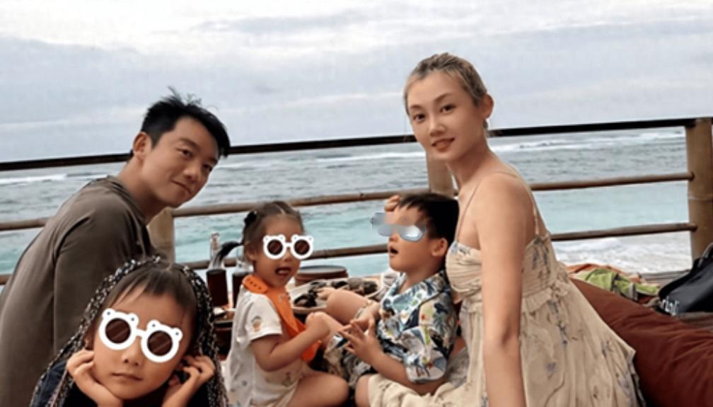 郑恺最近上节目，被问到老婆苗苗，他自己先笑了，说："基本不做措施就中，怀老大那会