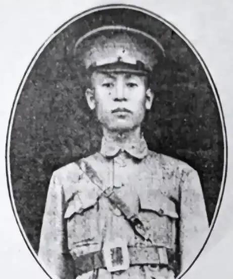 1949年初，大特务周伟龙出任国民党交通警察总局局长，眼见国民党大厦将倾，他开始