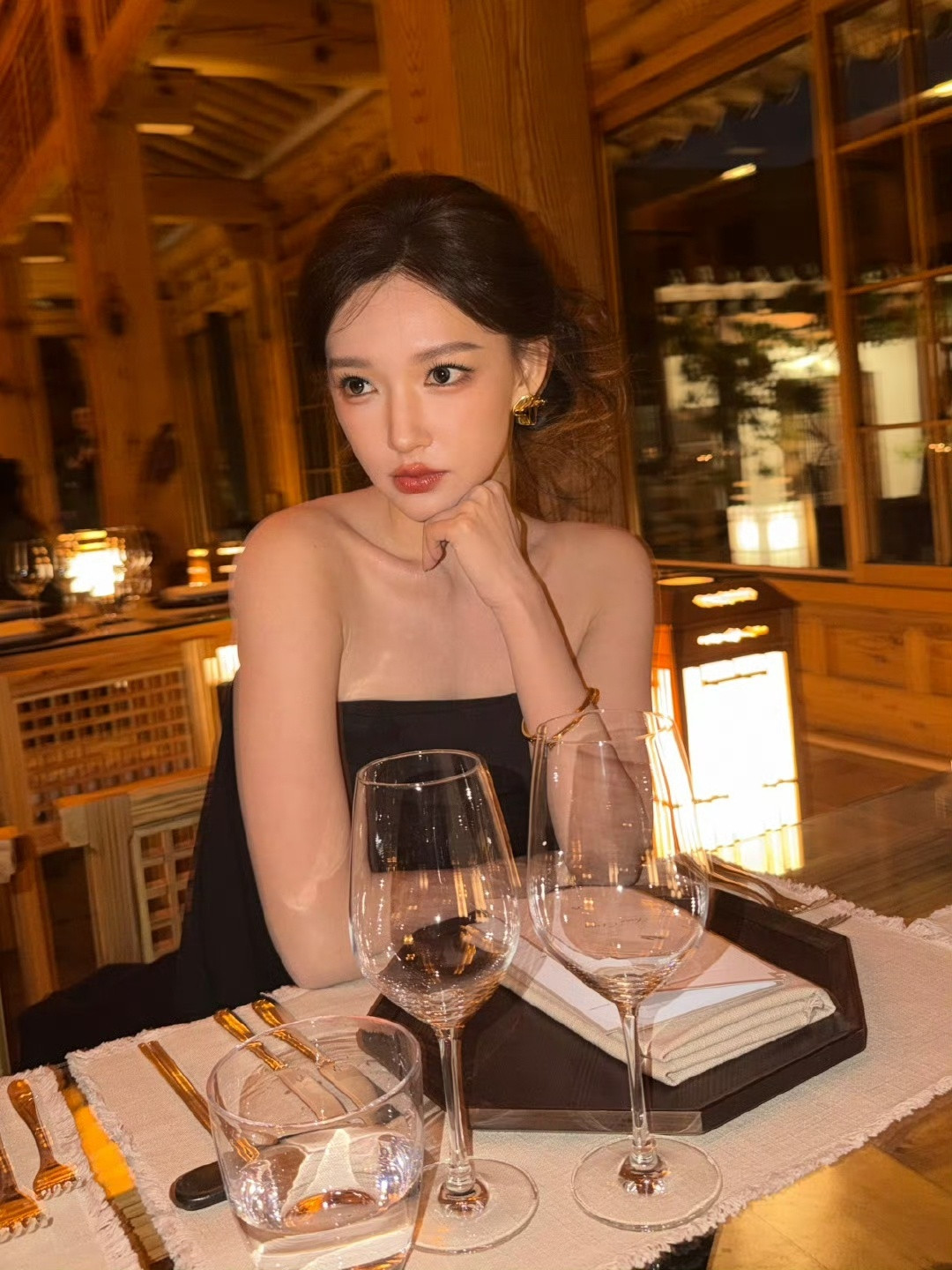 程潇王霏霏首尔cos大秀韩文采访程潇首尔时装周晚宴潇潇今晚太美了