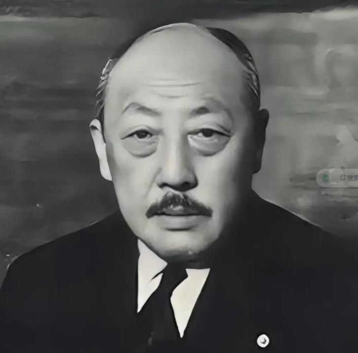 1950年，战犯张景惠在管理所，迎面撞上一个穿解放军制服的人，定睛一看竟是自己那