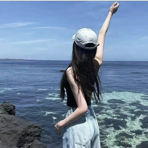 接吻，看出女人爱不爱你？一对热恋中的男女，如果一个女人，嘴上说她并不嫌弃你，可