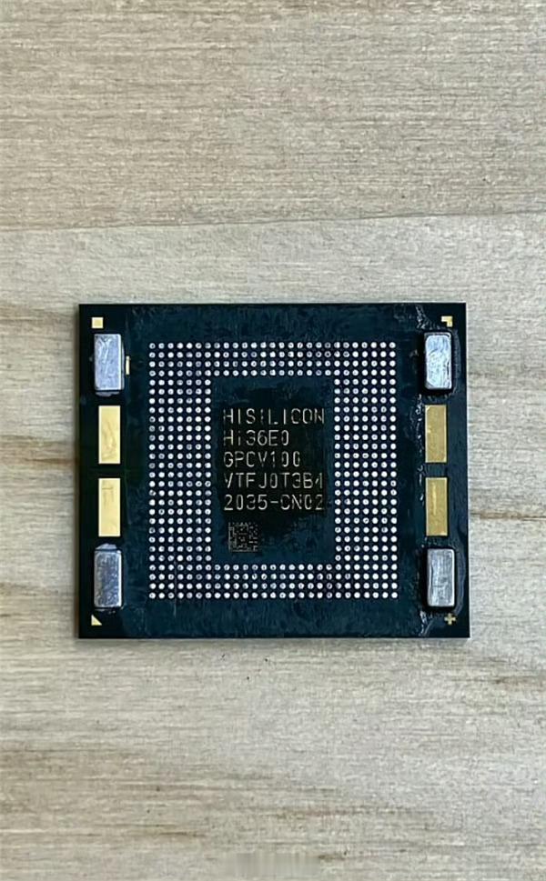 麒麟9050Pro，让很多人重新认识了芯片竞争。它用实力证明了一件事：制程落后