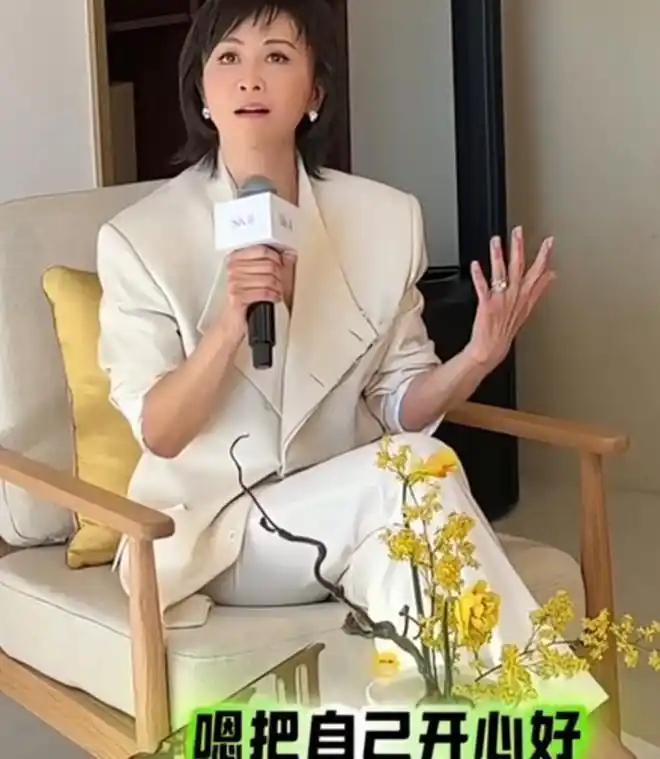 张兰彻底变了，现在她的直播间里开始频繁出现她为自己做的养生餐，北京胡同里她喜欢的