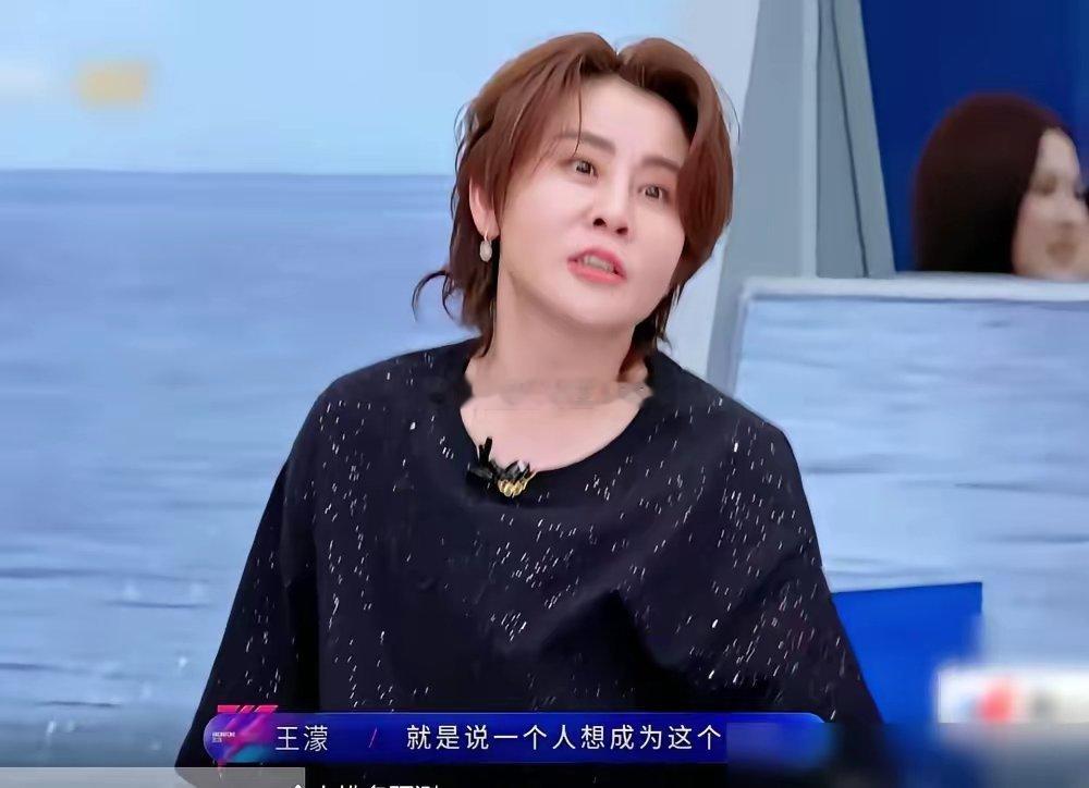 谢娜当众刺了王濛一句：42岁还不结婚，孤单吗？全场都以为她要黑脸，李小冉的笑都